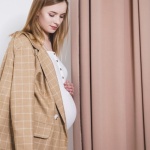 Styl po ciąży bez wysiłku: jak odświeżyć garderobę i poczuć się świetnie każdego dnia