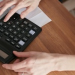 Finanse po kobiecemu: jak zbudować domowy budżet, który działa i daje spokój