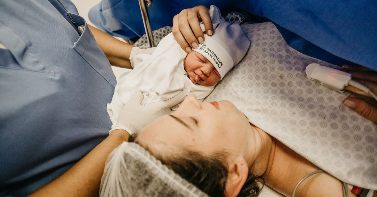 Spokojna głowa po porodzie: praktyczne sposoby, by zadbać o siebie i swoje emocje