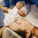 Spokojna głowa po porodzie: praktyczne sposoby, by zadbać o siebie i swoje emocje